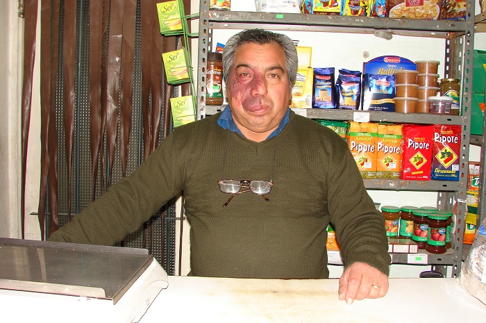 Juan Lara, el almacenero de la despensa Mayo.