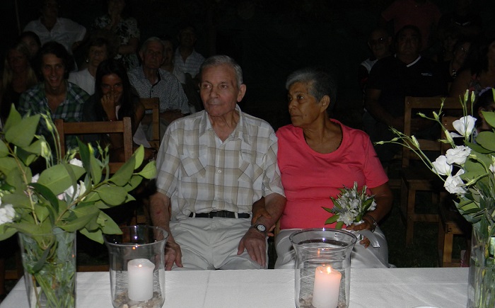 Musi Girala y Dorita Guajardo durante la misa.
