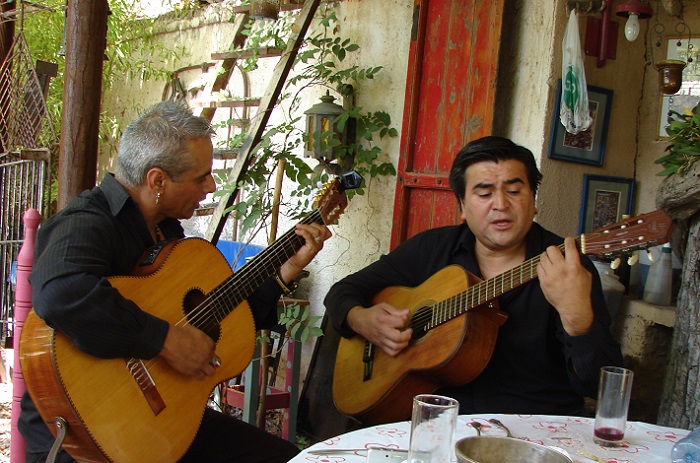 Gallo y Eduardo Barros, los músicos de Voces de Chacras.