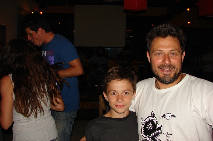 El escritor y su hijo Pompi